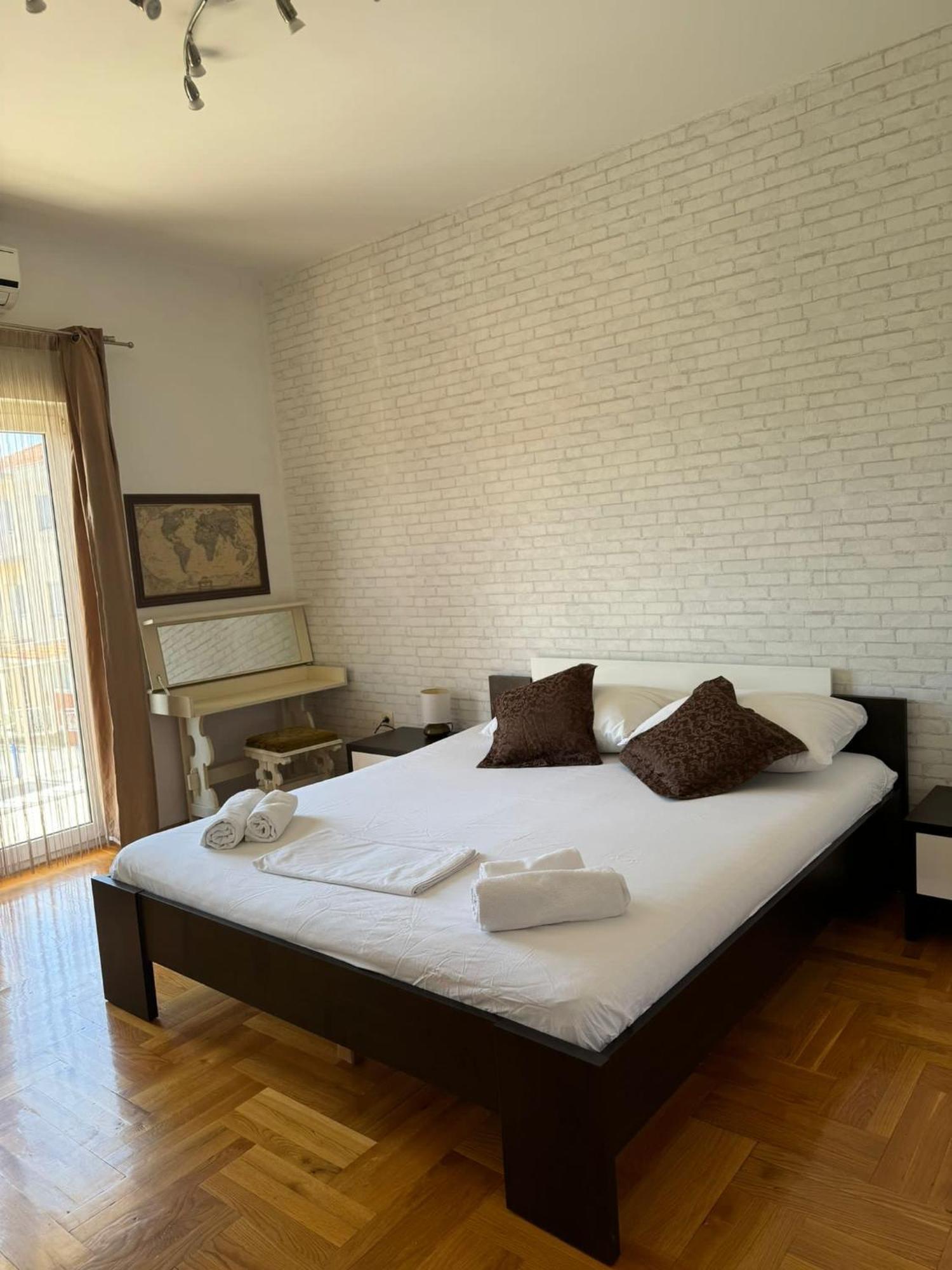 Apartment Adriana โตรกีร์ ภายนอก รูปภาพ