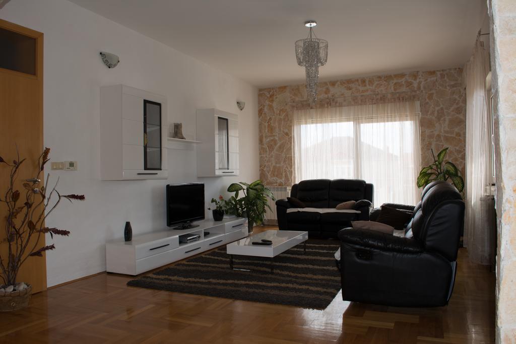 Apartment Adriana โตรกีร์ ห้อง รูปภาพ