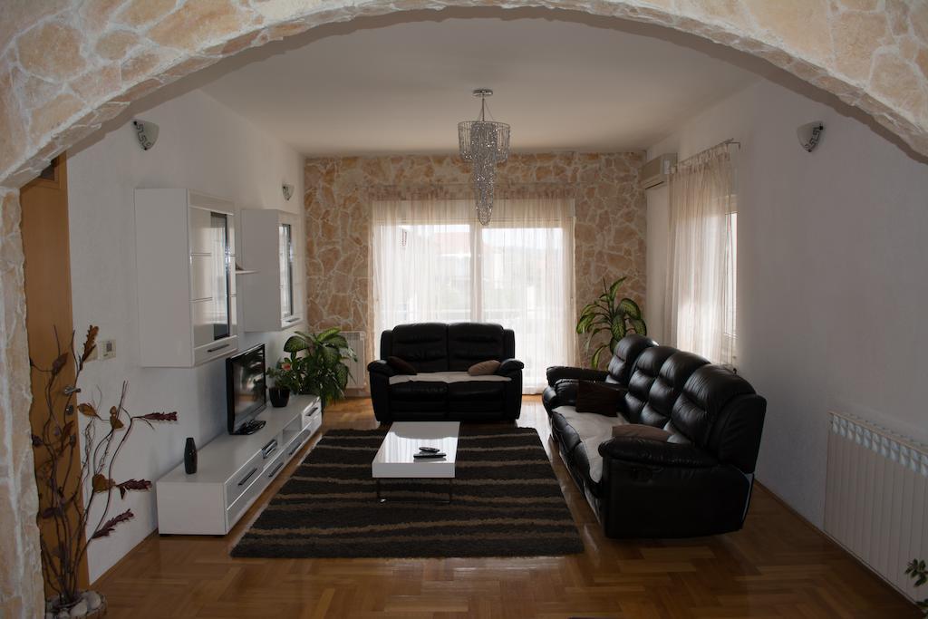 Apartment Adriana โตรกีร์ ห้อง รูปภาพ