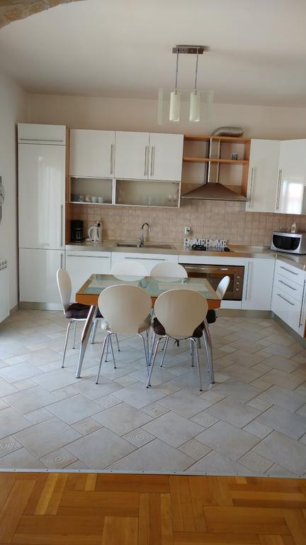 Apartment Adriana โตรกีร์ ภายนอก รูปภาพ