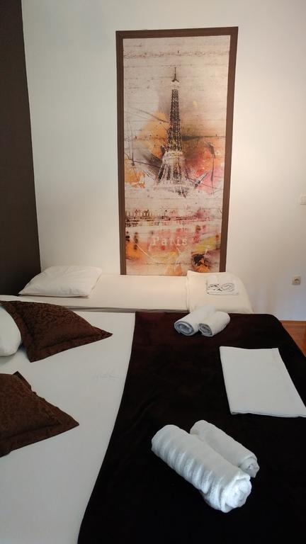 Apartment Adriana โตรกีร์ ภายนอก รูปภาพ